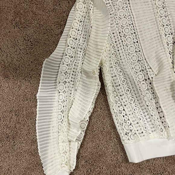 Express Ruffle Top - Picture 4 of 4